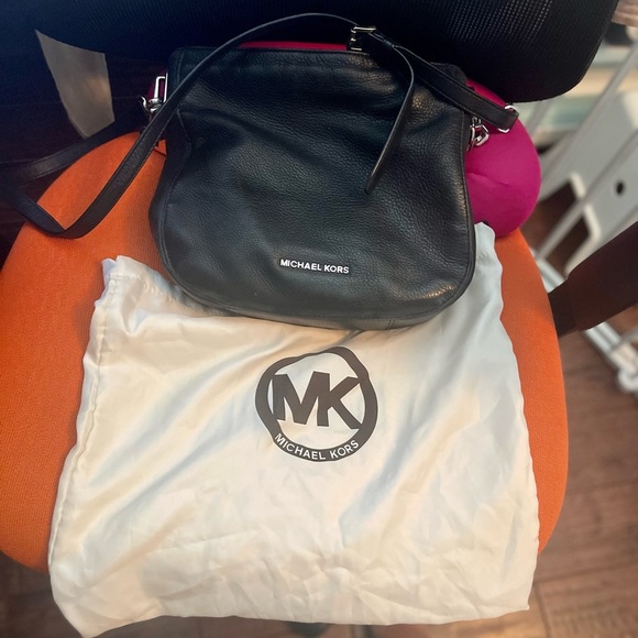 **SOLD** Michael Kors | Medium Brooke Hobo Bag - Picture 2 of 10
